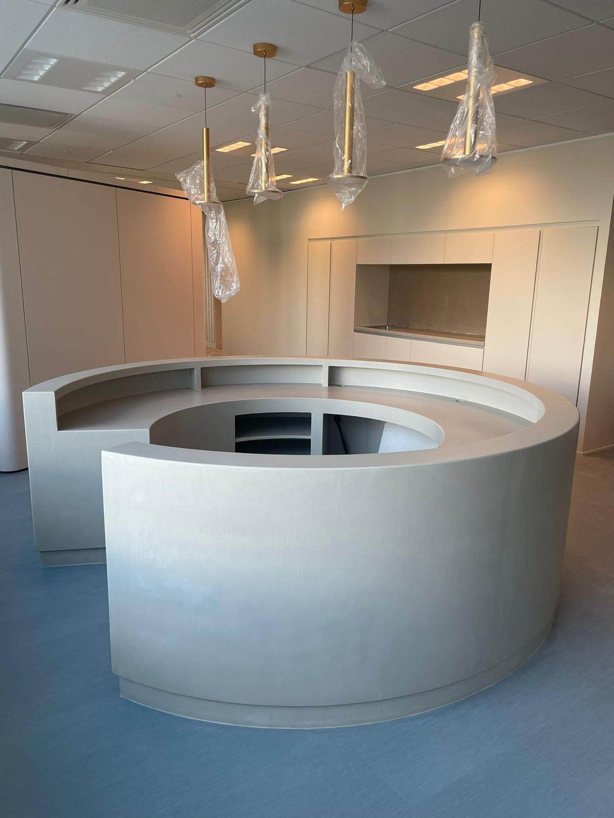 Circular resin counter, the finish wrapped around the full curve without a single joint